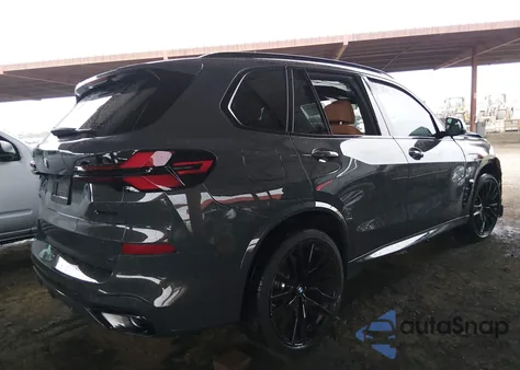 2025 BMW X5 xDrive40I z USA, uszkodzony, nr VIN 5UX23EU05S9004596